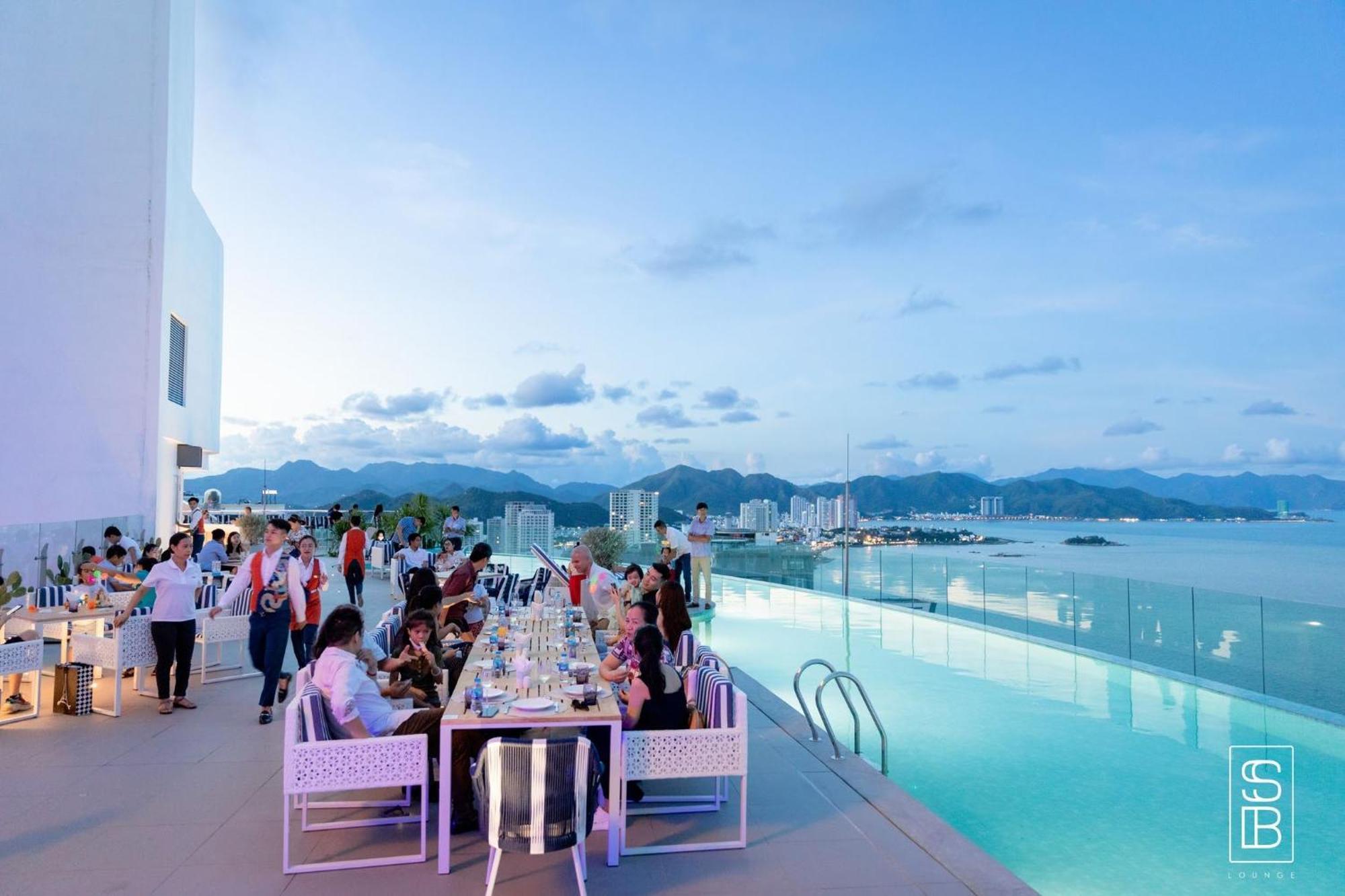 Coastal Panorama Oceanfront Suites Nha Trang Esterno foto
