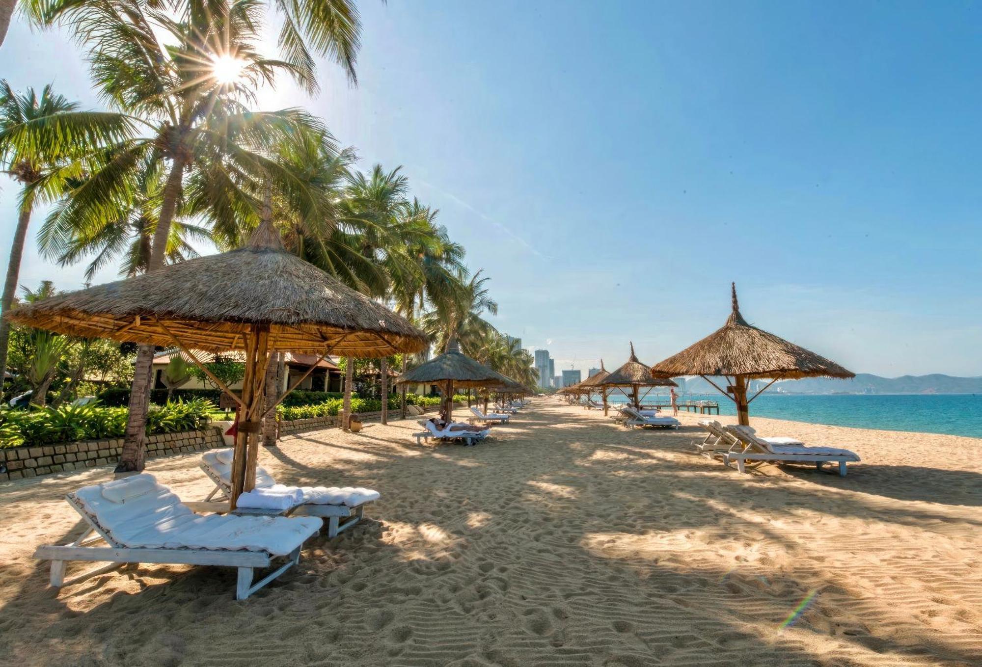 Coastal Panorama Oceanfront Suites Nha Trang Esterno foto